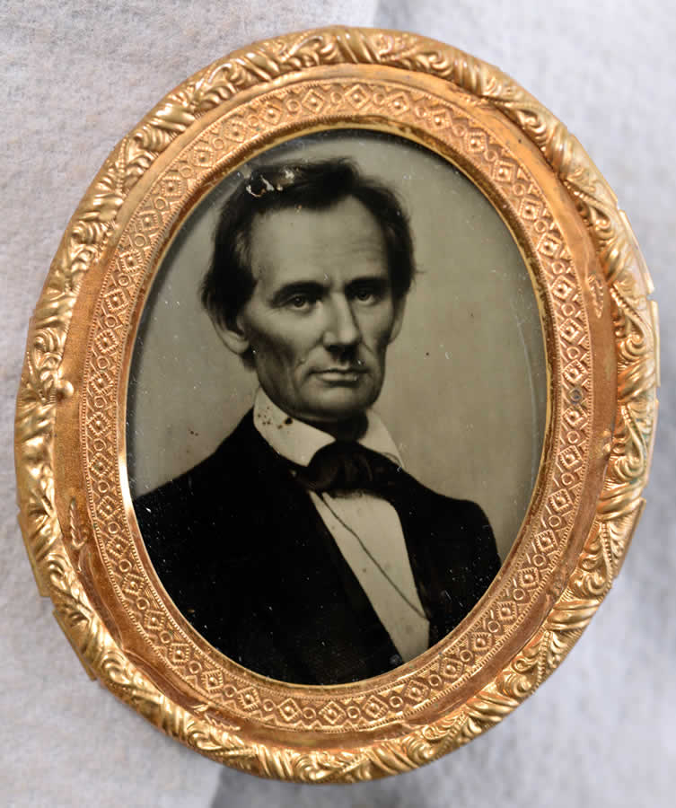1860 Abraham Lincoln presidential ambrotype campaign brooch