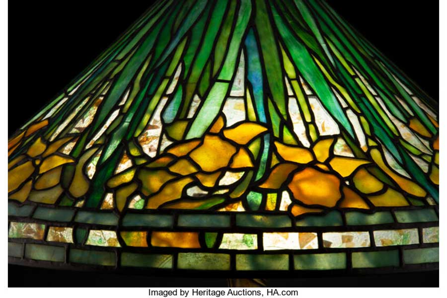Tiffany Studios Leaded Glass and Patinated Bronze Daffodil Table Lamp, circa 1910 - detail