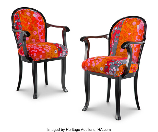 a pair of chairs