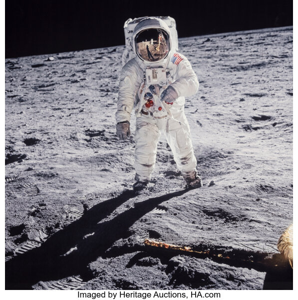 National Aeronautics and Space Administration (NASA). A Man on the Moon (Apollo 11 50th Anniversary Edition).